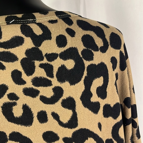 🛍 6 for $35 • NWT HEIMISH USA Animal Print Oh So Soft Knit V-Neck Lounge Top - Picture 12 of 16